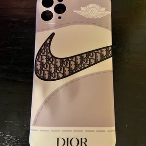 11 pro max Dior case